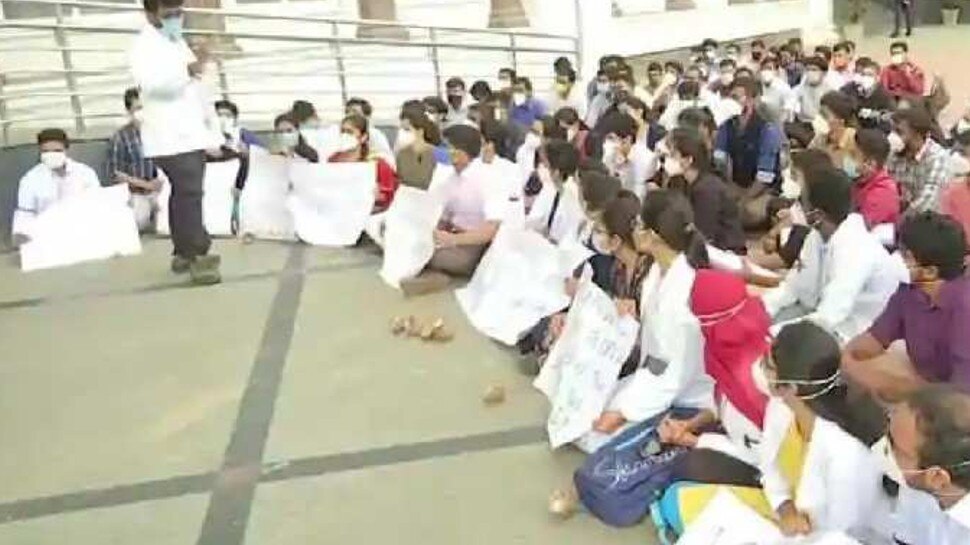 छत्तीसगढ़ में जूनियर डॉक्टर्स की मांगः दिक्कतें दूर नहीं हुई तो उठाएंगे यह बड़ा कदम