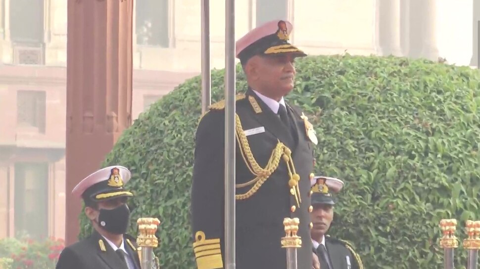 एडमिरल आर हरिकुमार ने संभाला नौसेनाध्यक्ष का पदभार, दिया गया गार्ड ऑफ ऑनर