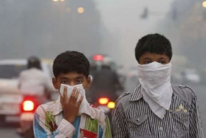Delhi Pollution: अब भी सांसों में जहर घोल रही दिल्ली की हवा, जानिए कितना है AQI