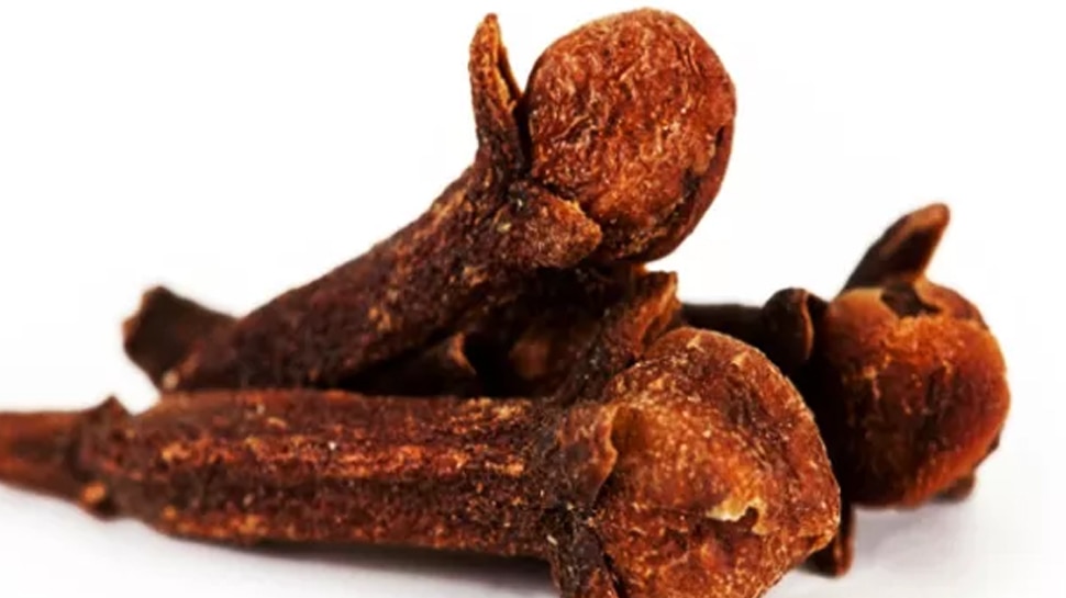 Clove not only enhances health but also luck know laung ke totke सेहत