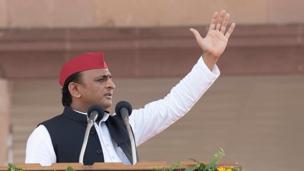 अखिलेश यादव के खिलाफ अभ्रद्र टिप्पणी करने पर फेसबुक के संस्थापक मार्क जुकरबर्ग समेत 49 पर FIR दर्ज, जानें पूरा मामला