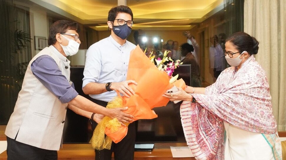शिवसेना नेताओं से ममता बनर्जी की मुलाकात, क्या नए विपक्षी मोर्चे की है तैयारी?
