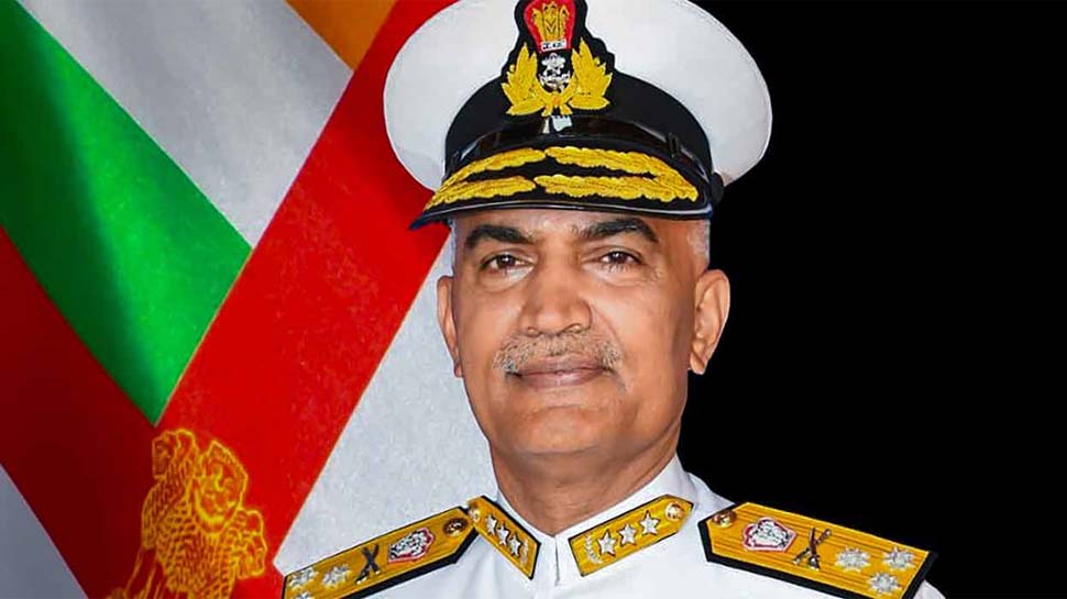 Indian Navy: एडमिरल आर हरि कुमार ने नौसेना के नए प्रमुख के तौर पर संभाला ओहदा Indian Navy: एडमिरल आर हरि कुमार ने नौसेना के नए प्रमुख के तौर पर संभाला ओहदा