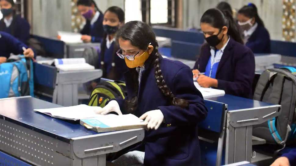 सुप्रीम कोर्ट से फटकार के बाद दिल्ली सरकार का फैसला, स्कूल जाने वाले बच्चों को मिली बड़ी राहत