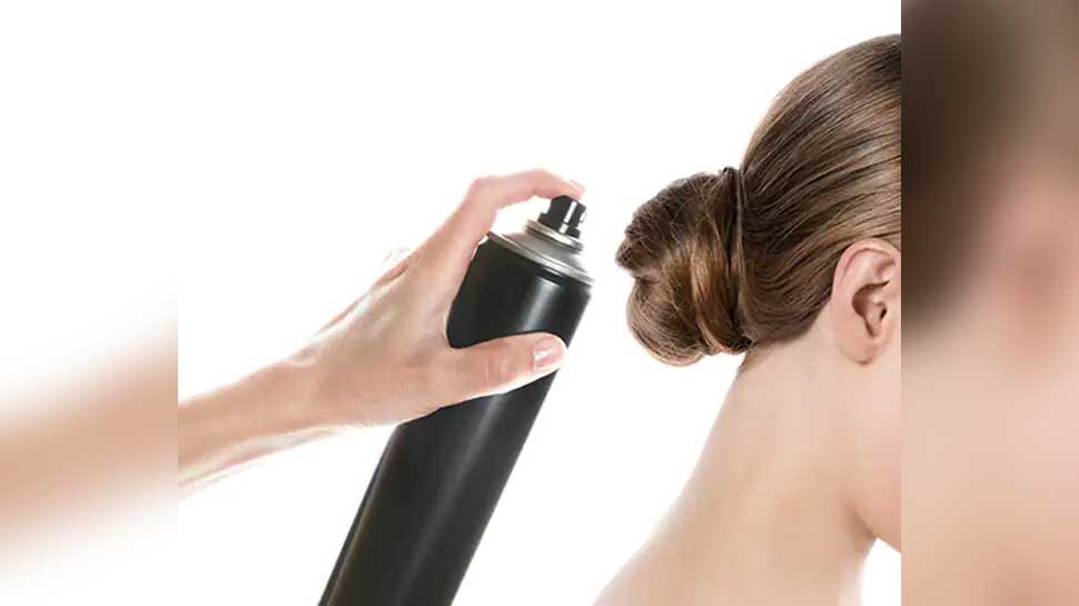 hair care tips Hair Problems side effects of using hairspray | स्टाइलिश बाल पाने के लिए करते हैं हेयर स्प्रे का इस्तेमाल तो जान लें इसका असर | Hindi News, लाइफस्टाइल hair care tips Hair Problems side effects of using hairspray | स्टाइलिश बाल पाने के लिए करते हैं हेयर स्प्रे का इस्तेमाल तो जान लें इसका असर | Hindi News, लाइफस्टाइल