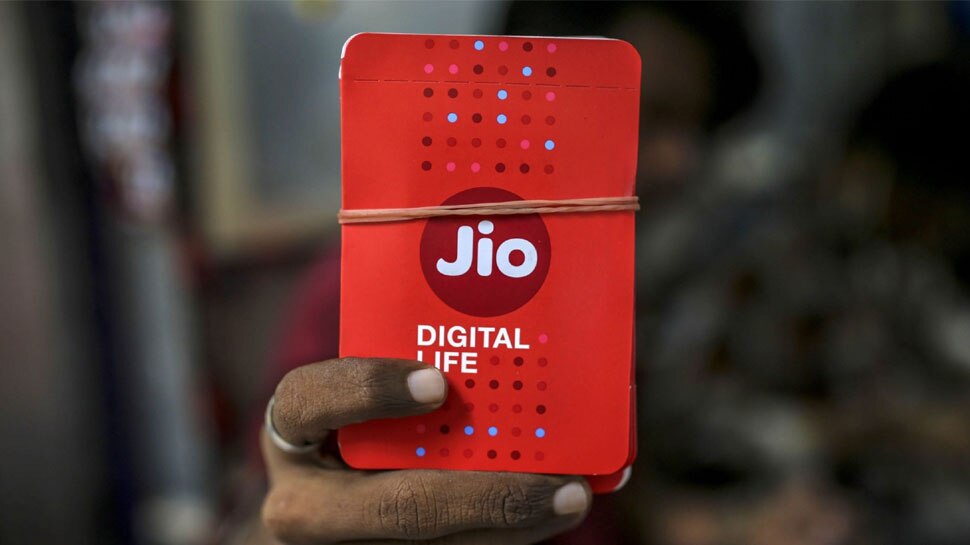 Jio के इस नये फैसले ने लोगों को किया Shock! प्रीपेड प्लान्स के बाद अब बढ़ी इन प्लान्स की कीमत, जानिए सबकुछ