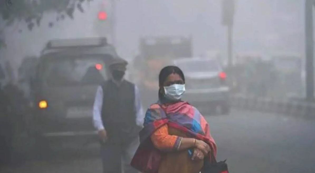 Delhi Pollution: अब भी बहुत खराब है दिल्ली की हवा, जानिए कैसा रहेगा राजधानी का मौसम