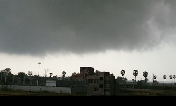 Weather Forecast Bihar: राजधानी पटना पर Cyclone Jawad का असर, बढ़ी धुंध-गिरा पारा