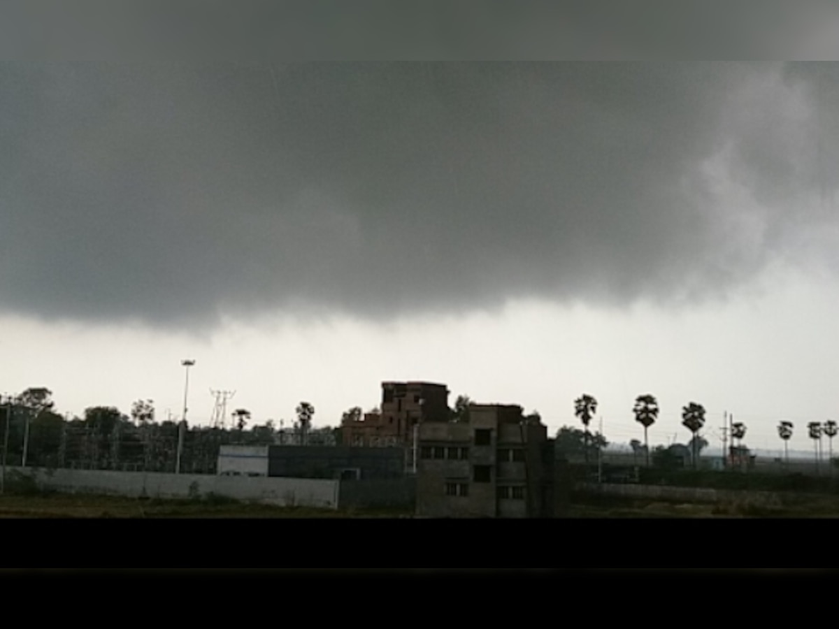 Weather Forecast Bihar: राजधानी पटना पर Cyclone Jawad का असर, बढ़ी धुंध-गिरा पारा 