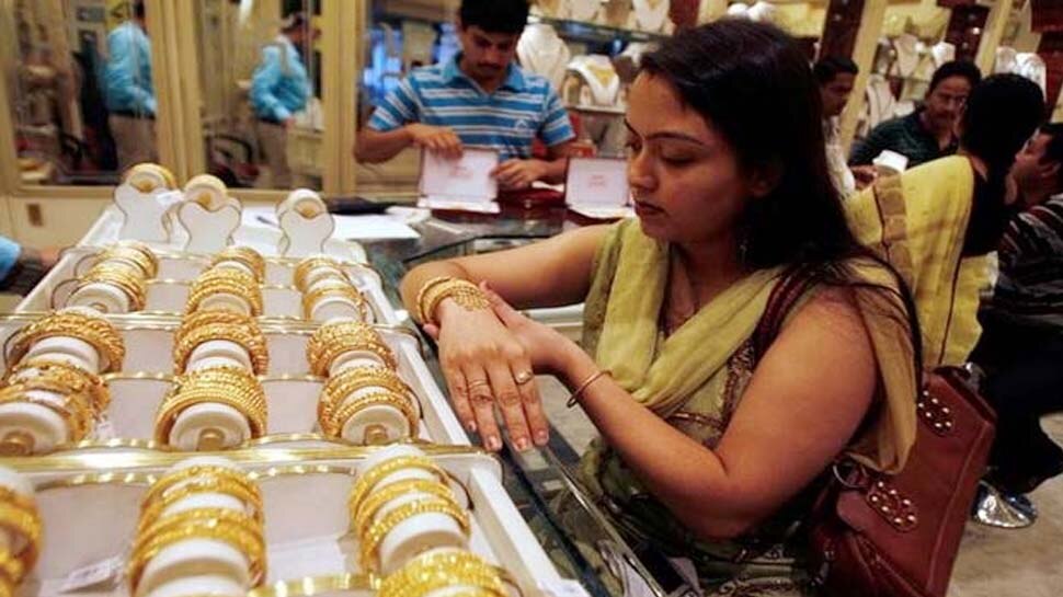 Gold Price Today: सोना हो गया इतना सस्ता, जानिए 10 ग्राम गोल्ड का आज क्या है रेट