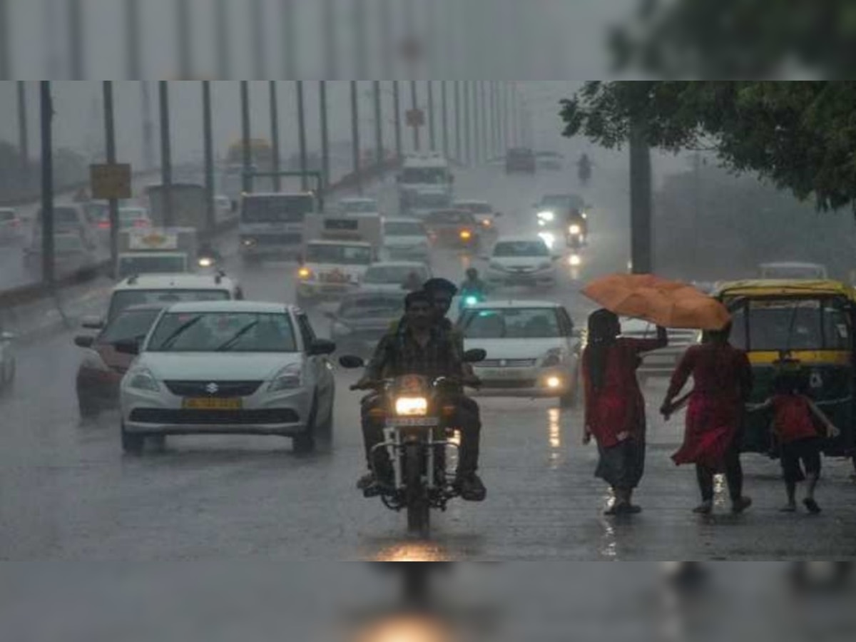 Weather Update: दिल्ली-एनसीआर सहित कई राज्यों में बारिश के आसार, पहाड़ों में बर्फबारी, जानिए मौसम का हाल