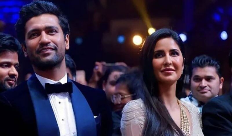 VIDEO: शादी से पहले ही विक्की कौशल के घर पहुंचीं कटरीना कैफ, व्हाइट साड़ी में बिखेरे जलवे