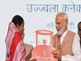 PM Ujjwala Yojana के तहत अब तक 8.8 करोड़ लोगों को मिल चुका है एलपीजी गैस कनेक्शन