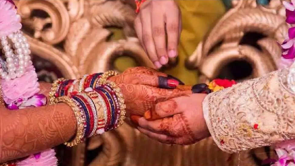 बारात लेकर पहुंचा शादीशुदा दूल्हा, दुल्हन के घर बैठी मिली पत्नी; लात-घूंसों से हुआ 'स्वागत'
