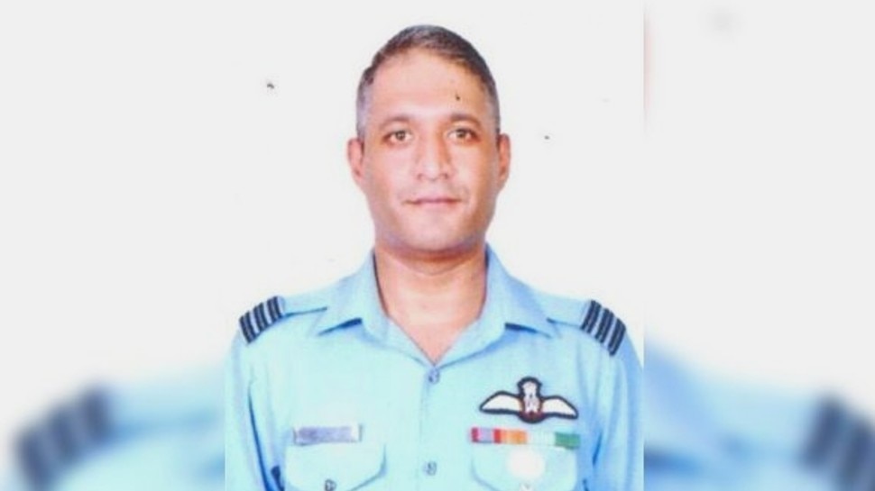 हेलीकॉप्टर क्रैश: 14 लोगों में से केवल ग्रुप कैप्टन वरुण सिंह ही बच पाए, इलाज जारी