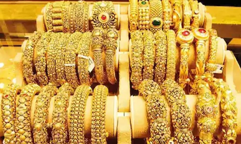 Gold Price Today: सर्राफा बाजार में लुढ़का सोना, रिकॉर्ड 8,000 रुपये गिरे दाम