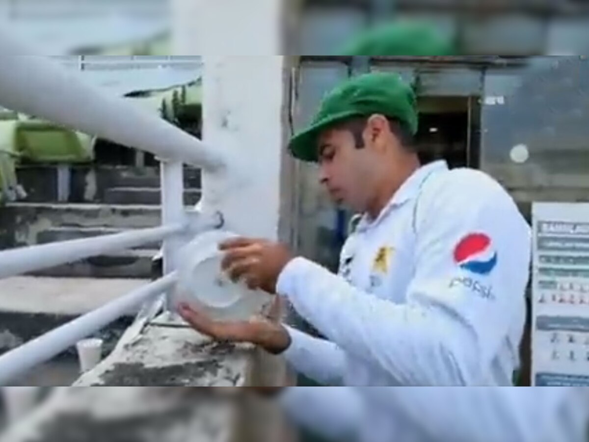 BAN vs PAK 2021: पाकिस्तान के क्रिकेटर ने इस जानवर को स्टेडियम में कराया लंच, सोशल मीडिया पर वीडियो वायरल