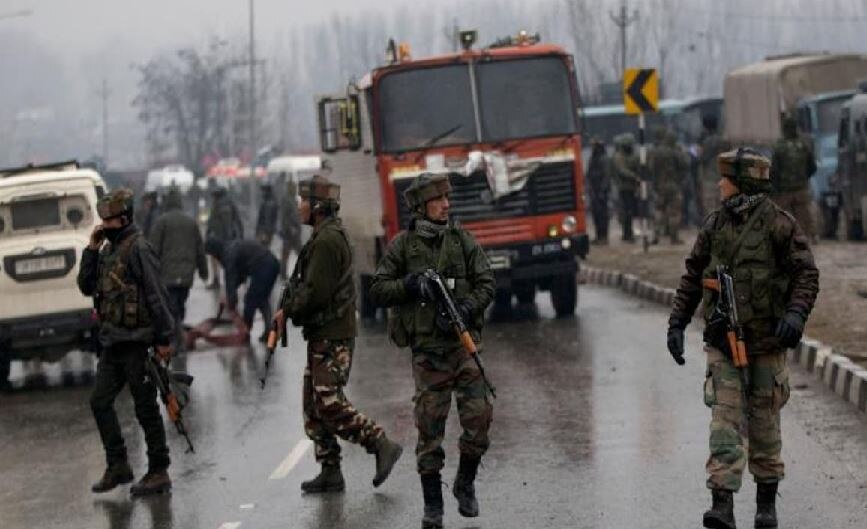 जम्मू कश्मीरः जवानों की बस पर आतंकी हमला,  2 जवान शहीद