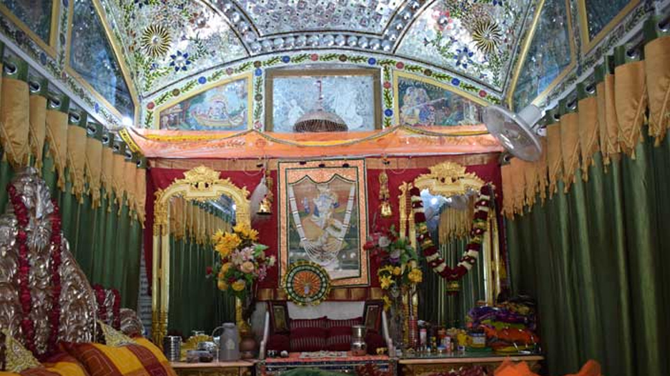 Lord Krishna comes for night rest