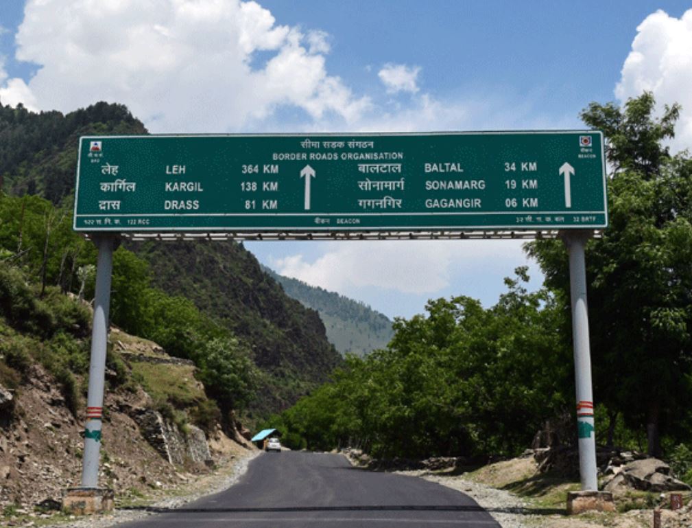 370 हटने के बाद जम्मू कश्मीर में कितनी बिकी जमीनें, सरकार ने बताया