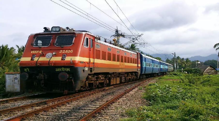 Indian Railways: इन व्यस्त रूटों की 15 ट्रेनें हुई रद्द, रेलवे ने जारी की लिस्ट