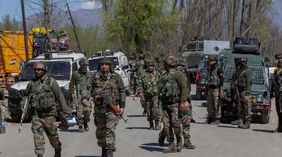 Jammu Kashmir के कुलगाम में सुरक्षा बलों से मुठभेड़ में लश्कर के दो आतंकी हुए ढेर