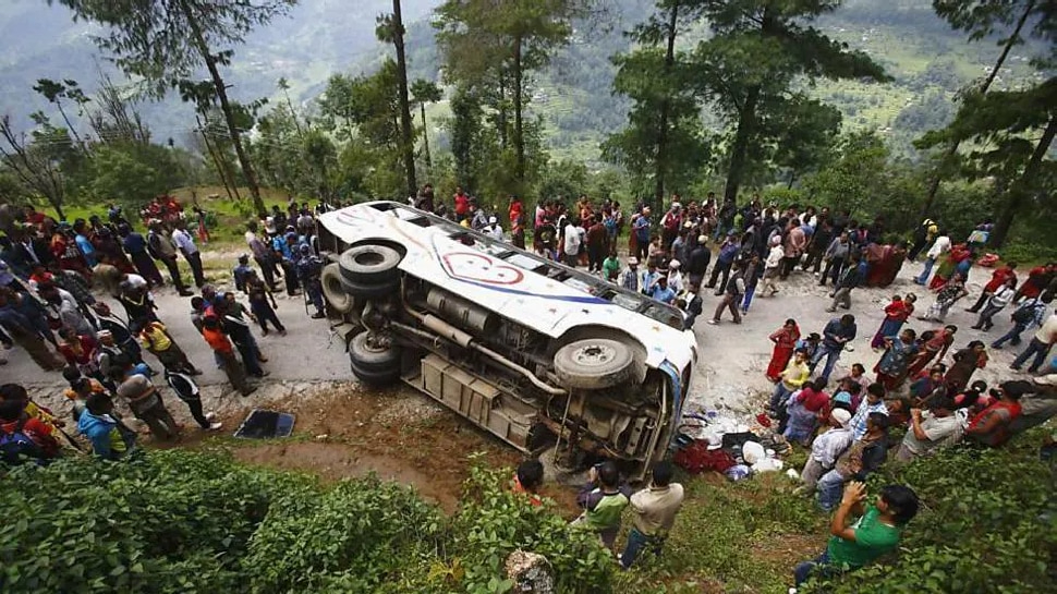Kalinga Ghati Bus Accident: କଳିଙ୍ଗା ଘାଟିରେ ଓଲଟିଲା ବସ୍, ୫୦ ଆହତ Kalinga Ghati Bus Accident: କଳିଙ୍ଗା ଘାଟିରେ ଓଲଟିଲା ବସ୍, ୫୦ ଆହତ