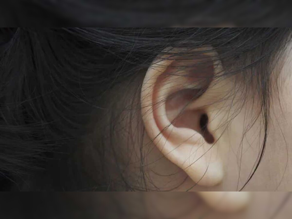 Ear Pain in Winters: सर्दियों में कान के दर्द को इग्नोर करना पड़ सकता है भारी, हो सकती है ये गंभीर समस्या