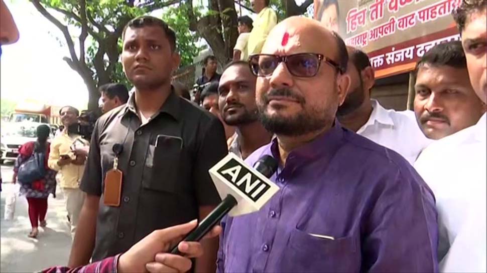 मंत्री ने कहा, “अगर हमारे क्षेत्र की सड़कें इस अभिनेत्री के गाल जैसी नहीं होगी तो मैं इस्तीफा दे दूंगा’’ मंत्री ने कहा, “अगर हमारे क्षेत्र की सड़कें इस अभिनेत्री के गाल जैसी नहीं होगी तो मैं इस्तीफा दे दूंगा’’