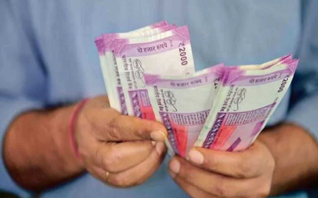 7th Pay Commission: केंद्रीय कर्मचारियों के लिए बड़ी खुशखबरी, 20 हजार तक बढ़ने वाली है सैलरी