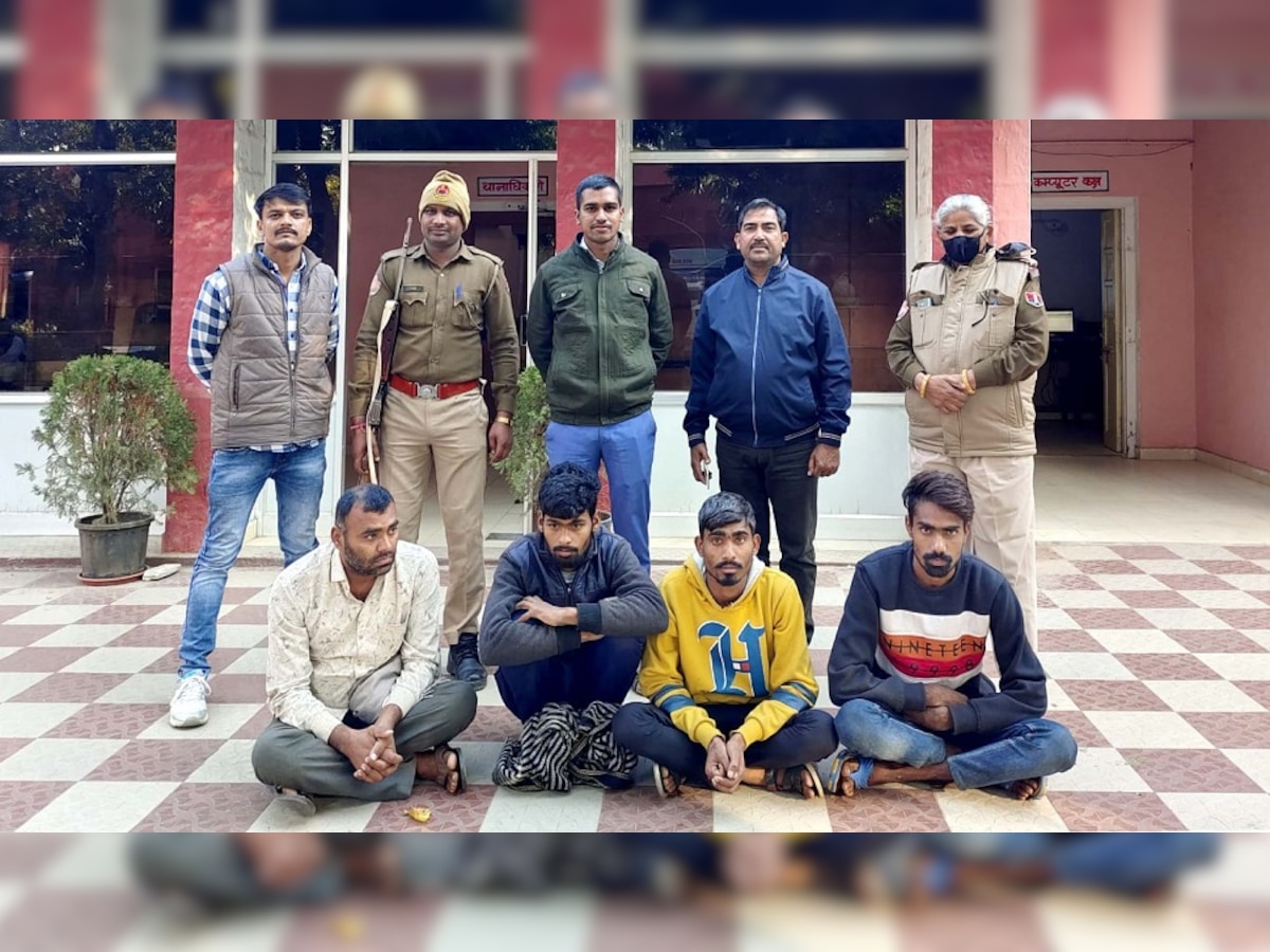 पुलिस ने चोरी करने के आरोप में चार आरोपियों को गिरफ्तार किया है.