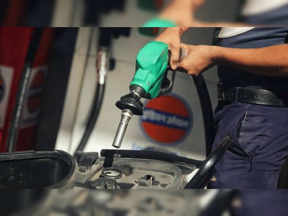 Petrol-Diesel Price: लखनऊ में 95.28 रुपये लीटर बिक रहा पेट्रोल, चेक करें यूपी के बाकी शहरों का भाव