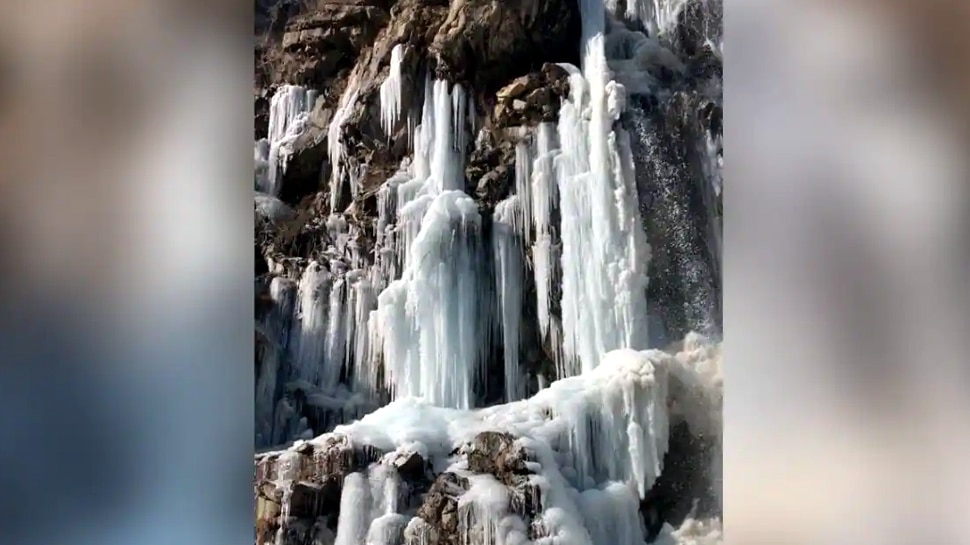 Lakes rivers waterfalls freeze as kashmir valley records sub zero  temperatures  Photos              Hindi News