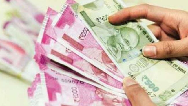7th Pay Commission: कर्मचारियों के लिए बड़ी खुशखबरी, नए साल पर खाते में आ सकते हैं लाखों रुपये