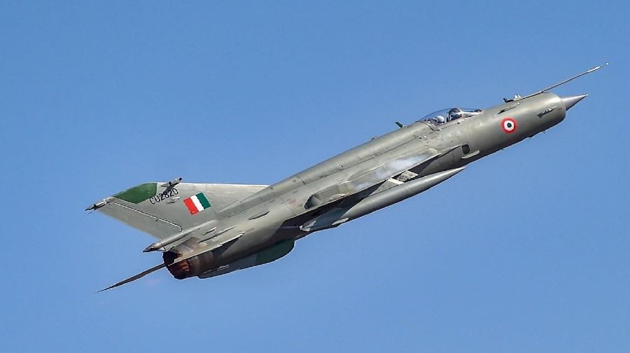 MIG-21 Crash: राजस्थान में भारत-पाक बॉर्डर पर वायुसेना का मिग-21 क्रैश, पायलट लापता
