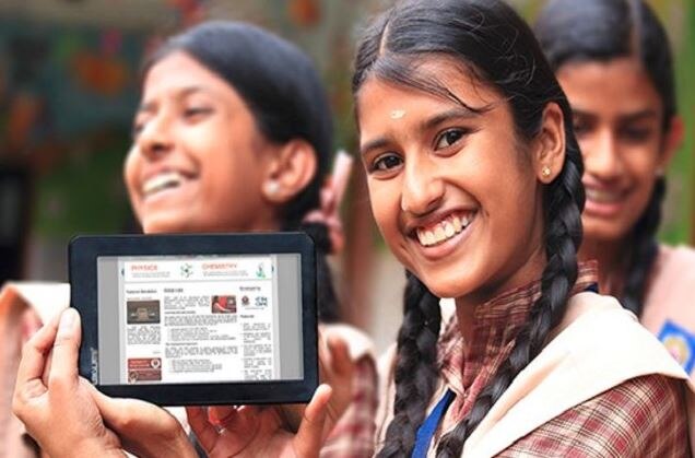 इस राज्य के स्टूडेंट्स को मिलेगा फ्री मोबाइल-टैबलेट, किताबें भी दी जाएंगी