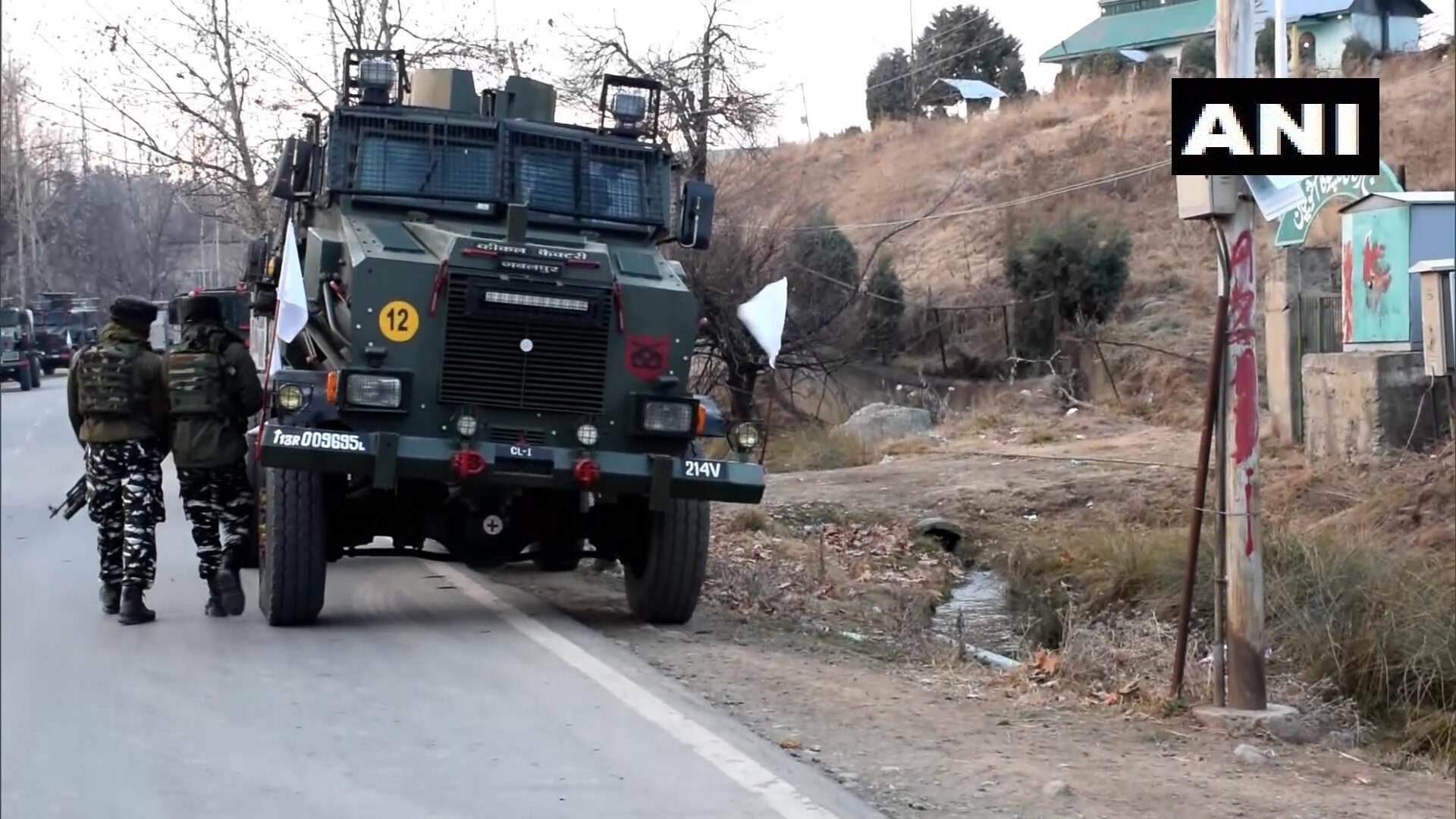 J&K: आतंकियों ने सुरक्षाबलों पर चलाईं गोलियां, जवाबी कार्रवाई में 2 आतंकी ढेर