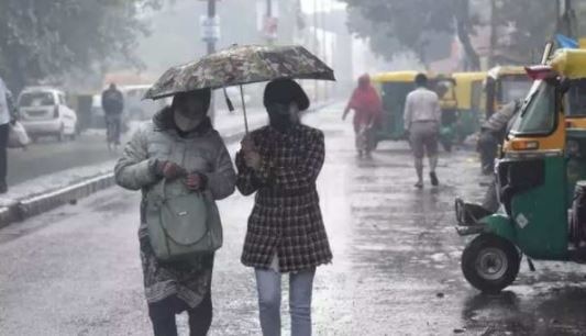 नए साल से पहले दिल्ली में फिर हल्की बारिश का अनुमान, जानें कैसा रहेगा मौसम