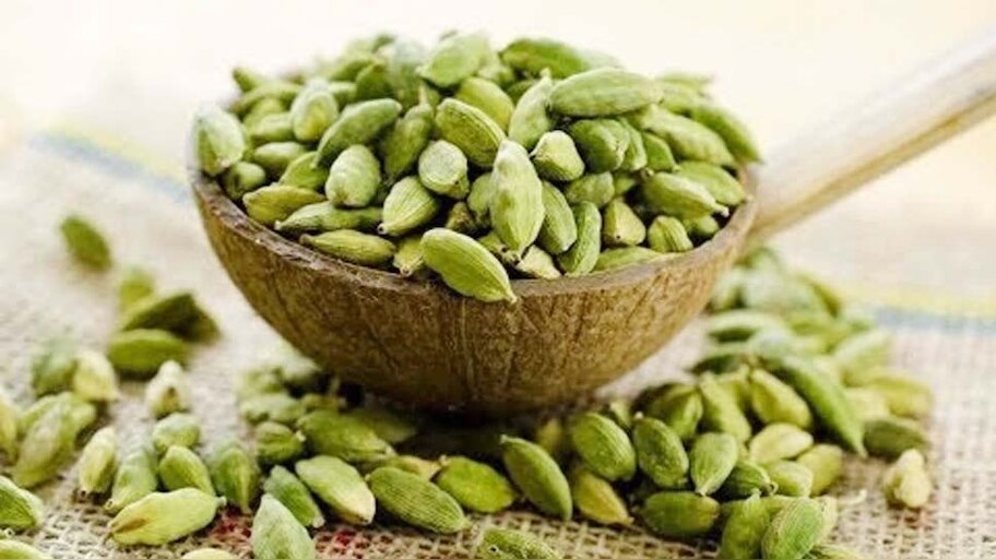 amazing benefits of Cardamom according to Ayurveda | इलायची खाने के ये ...