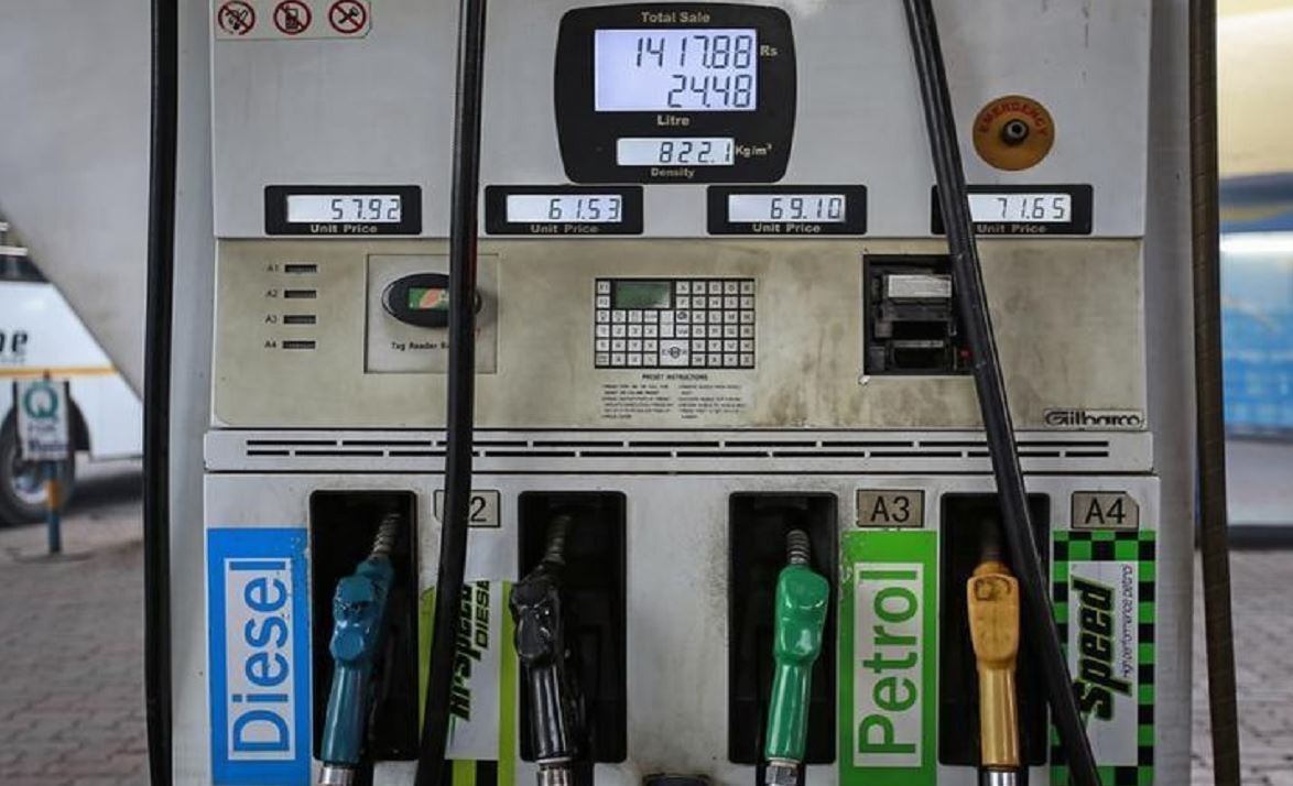 कभी पेट्रोल के दाम में नहीं हुई इतनी बड़ी कटौती, इस राज्य ने 25 रुपये घटाए दाम