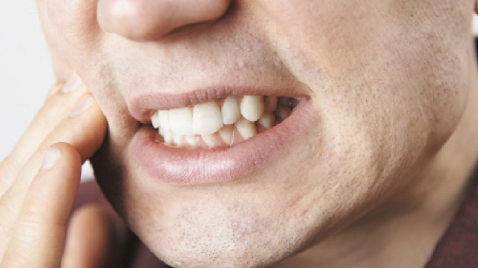 Jaw pain Burping heart attack signs and symptoms जबड़े में दर्द या