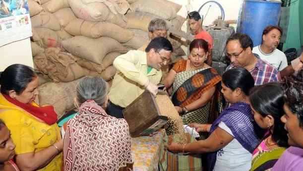 you want free ration anywhere country then link ration card with aadhar ...