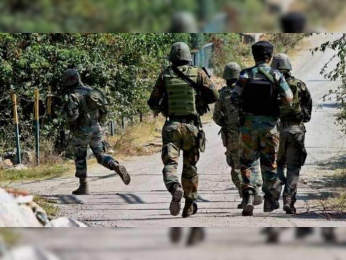 जम्मू कश्मीरः कुलगाम में सुरक्षाबलों ने 3 आतंकियों को किया ढेर, अब भी जारी है मुठभेड़