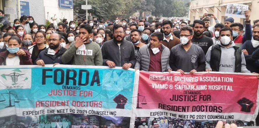 दिल्ली पुलिस ने मानी डॉक्टरों की मांग, रेजिडेंट डॉक्टरों की हड़ताल हुई खत्म