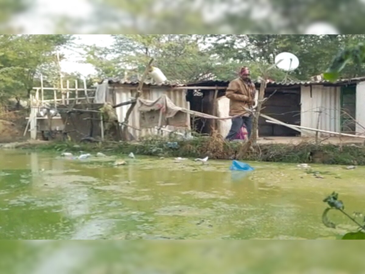 2 दर्जन परिवारों के घर डूबने के कगार पर