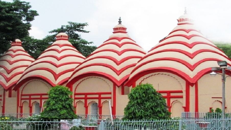 बांग्लादेश में 3 हिंदू मंदिरों के बाहर लटकती हुई मिली बीफ भरी थैली