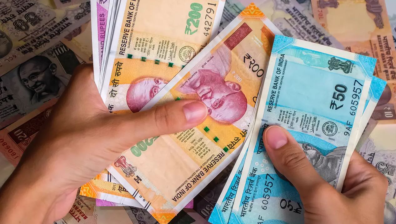 Atal Pension Yojana: 210 रुपये महीने की बचत पर मिलेगी 60 हजार रुपये पेंशन, जानिए आसान तरीका