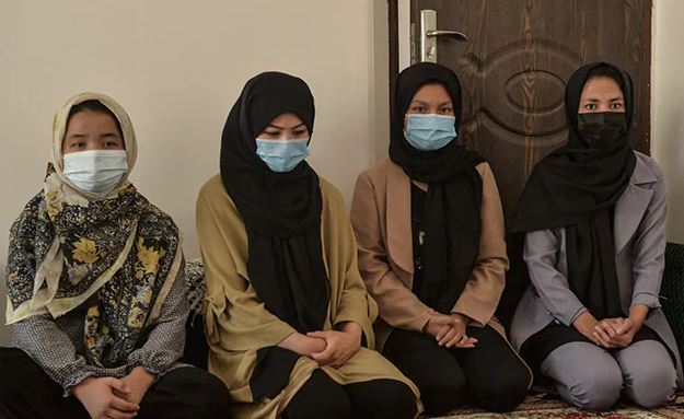 तालिबान ने महिलाओं के लिए कॉमन बाथरूम किए बंद, दी ये चेतावनी