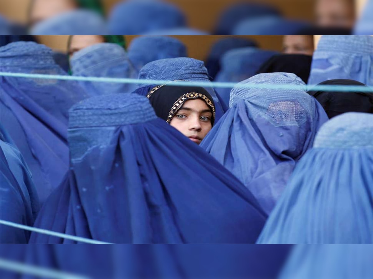 तालिबान ने अब महिलाओं के नहाने के तरीके पर जारी किया फरमान, दिया ऐसा आदेश