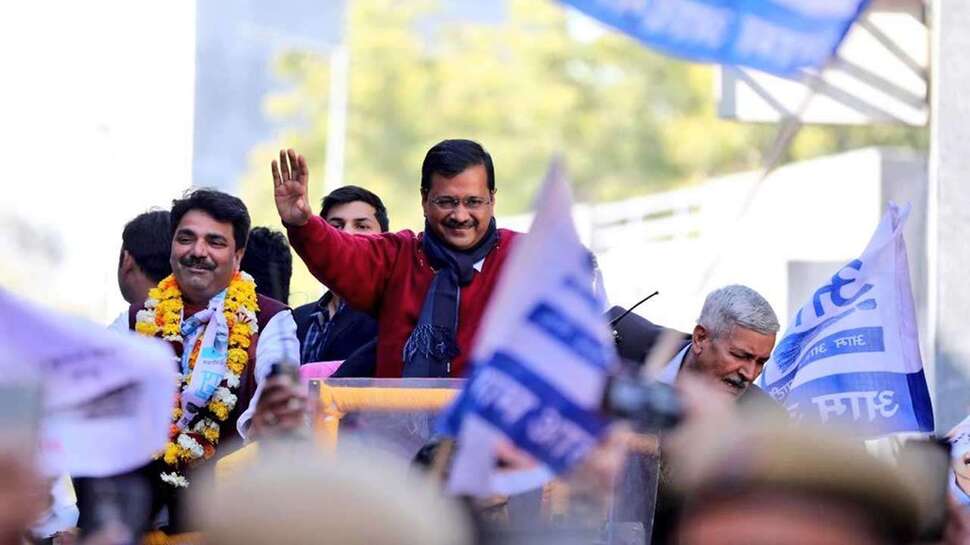 दिल्ली के CM अरविंद केजरीवाल कोरोना पॉजिटिव, कल बिना मास्क के थी की रैली
